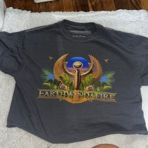 New cropped Earth Wind and Fire t shirt size s/m